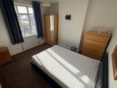 1 Bedrooms in Semi-det. Close to Park and Hospital Main Photo