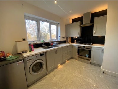 1 double room to let in a shared home  Main Photo