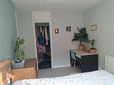 Lodger wanted in family home - bills included Main Photo