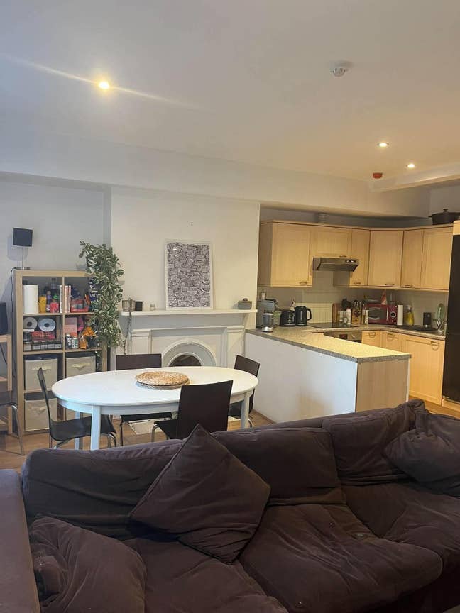 One Room available, Main High Street of Islington Main Photo