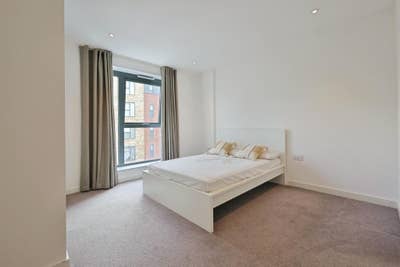 Spacious and Bright En-suite in Ealing Main Photo