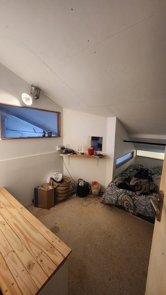 Single room available in warehouse Main Photo