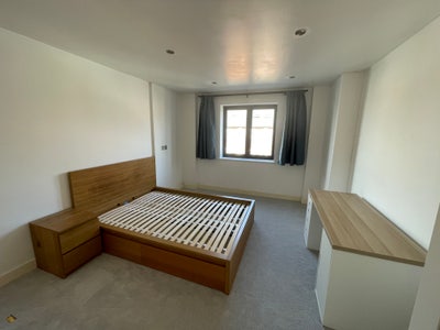 Spacious double room with private bathroom Main Photo