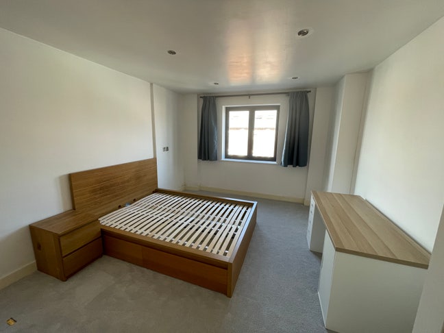 Spacious double room with private bathroom Main Photo