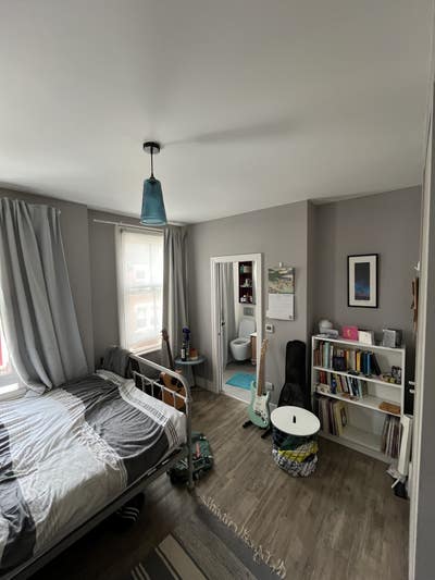 Double bedroom with ensuite in Kennington Main Photo