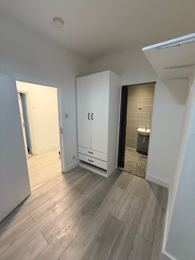Cosy en-suites room available  Main Photo