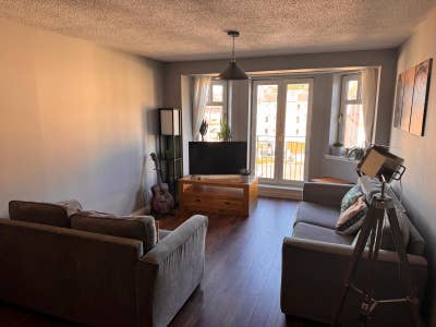 Gorgie - room in sunny spacious 2 bedroom flat Main Photo