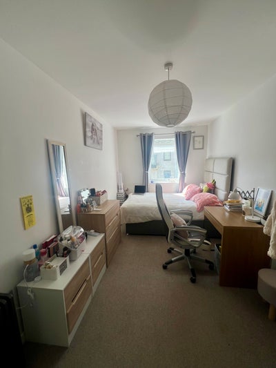 Romford Moving Out Short Let Main Photo