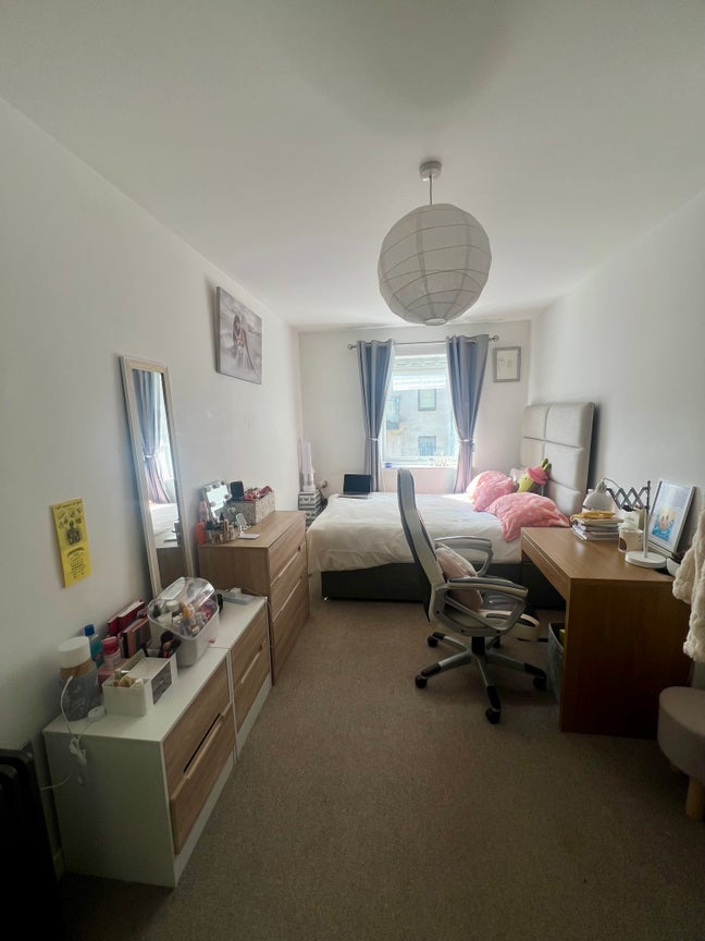 Romford Moving Out Short Let Main Photo