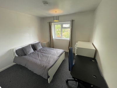 Large Double En-Suite Room Broadwater Stevenage Main Photo