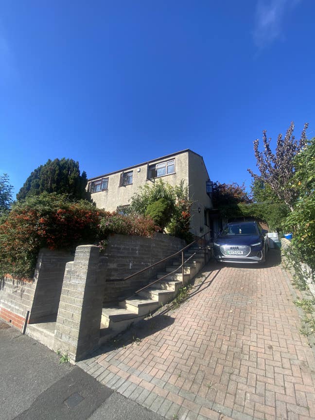 Single and Double Room for Rent in Kingswood Main Photo