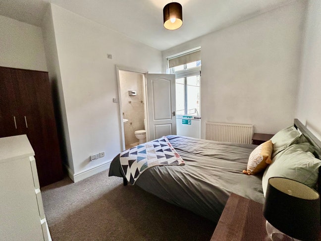 Double Room with Ensuite in Centre of Harrogate Main Photo