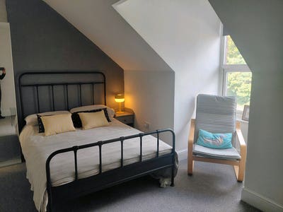 LOFT ensuite room ,parking  & Near Train st Main Photo