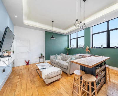 Spacious bedroom with a private ensuite bathroom Main Photo