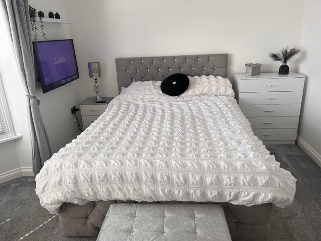 Large double room  Main Photo