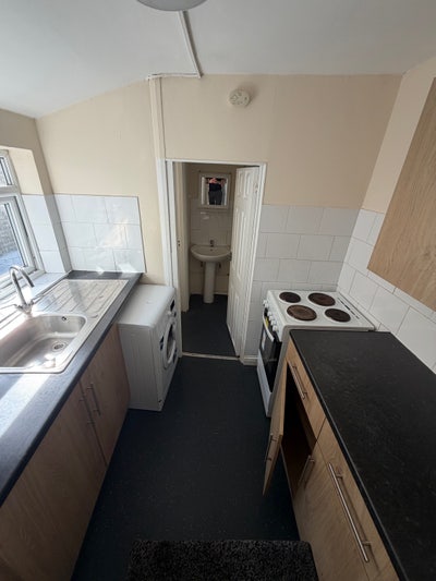 Rooms on High-street Gillingham   Main Photo