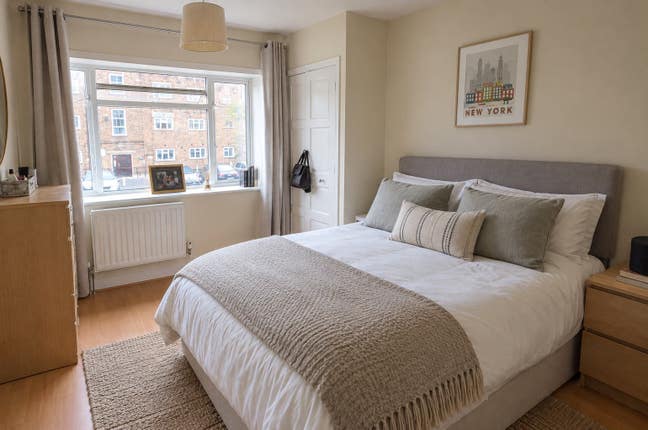 Very large room, clean friendly flat (bills incl)  Main Photo
