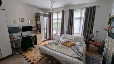  🌟 Big  Double  Bedroom  in Zone1!! Women preferred Main Photo