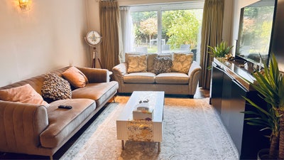 Spacious & Bright Single Room – for women only  Main Photo