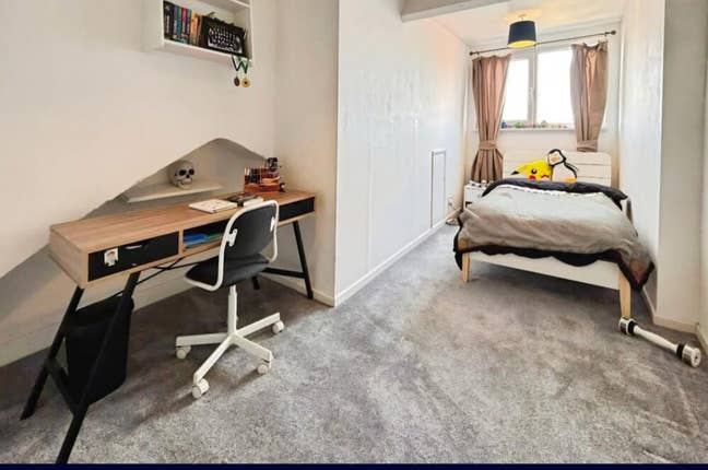 Furnished Attic Room in Family Home Main Photo