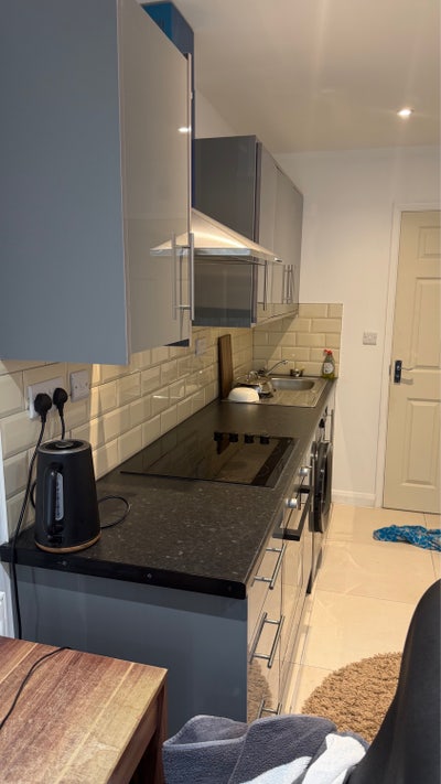Newly built private studio flat -&pound;725 pcm all bill Main Photo