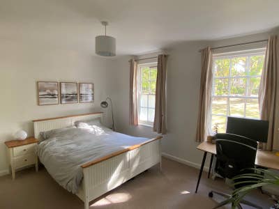 Large double bedroom overlooking garden  Main Photo