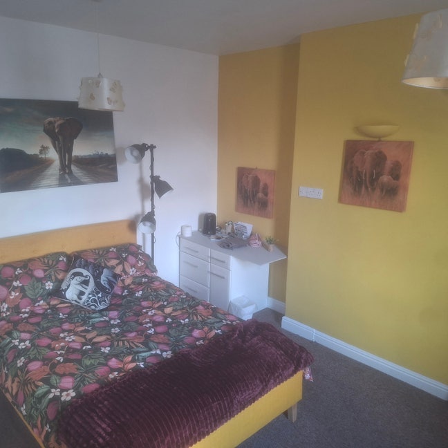 Desirable area spacious room bills inclusive WiFi  Main Photo