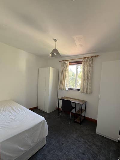 1 Room Available in Spacious 5-Bed House–Kingston Main Photo
