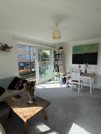 Double room in gorgeous 2 bed flat Main Photo