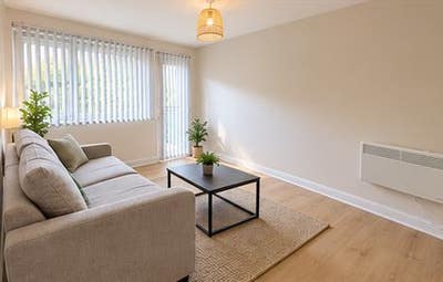 🏡 Spacious 3-Bedroom Flat | Bills Included Main Photo