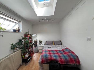 Light Spacious Double Bedroom in East London Main Photo