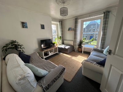 Spacious flat in heart of city  Main Photo