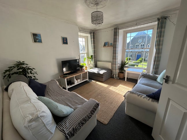 Spacious flat in heart of city  Main Photo