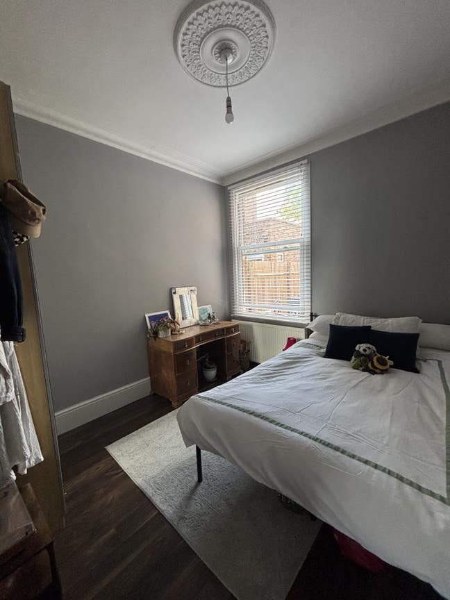 Room available for rent with 4 lovely housemates Main Photo
