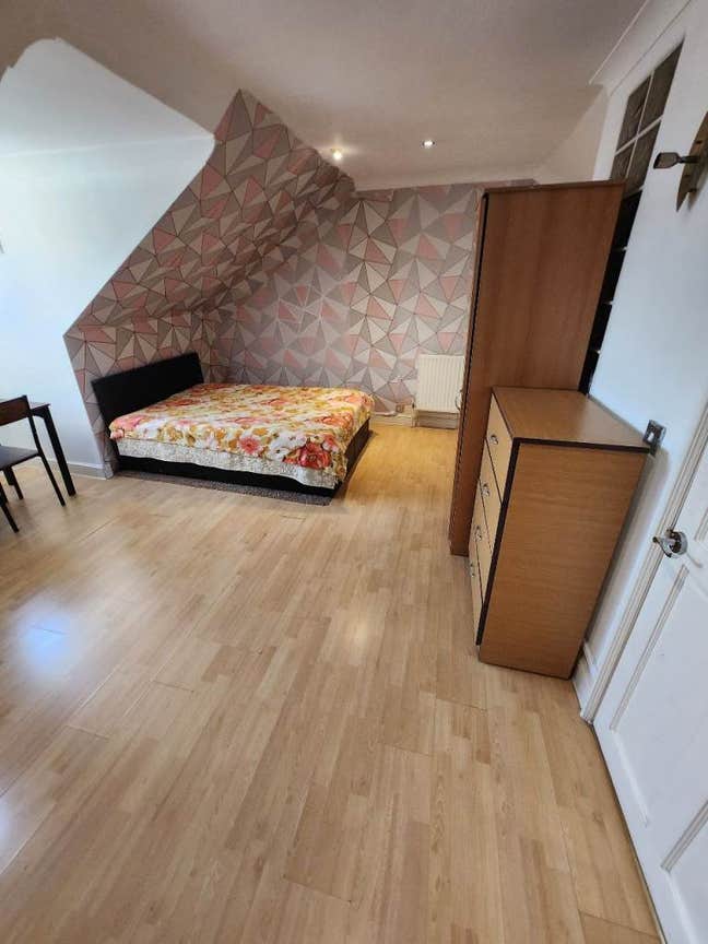 Self-Contained Studio to Let  |E15 4Hg| Main Photo