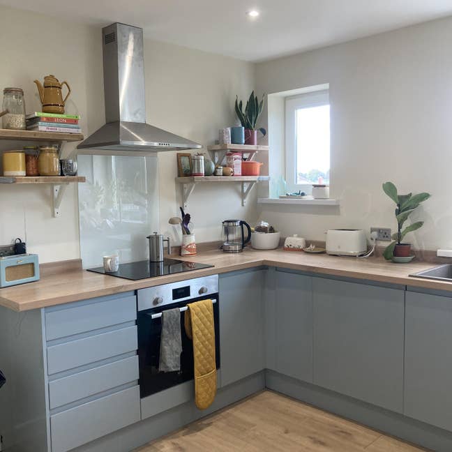 Two Rooms in Torquay Available For Females Main Photo