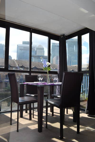 Lovely Waterfront Ensuite Rooms in Canary Wharf Main Photo