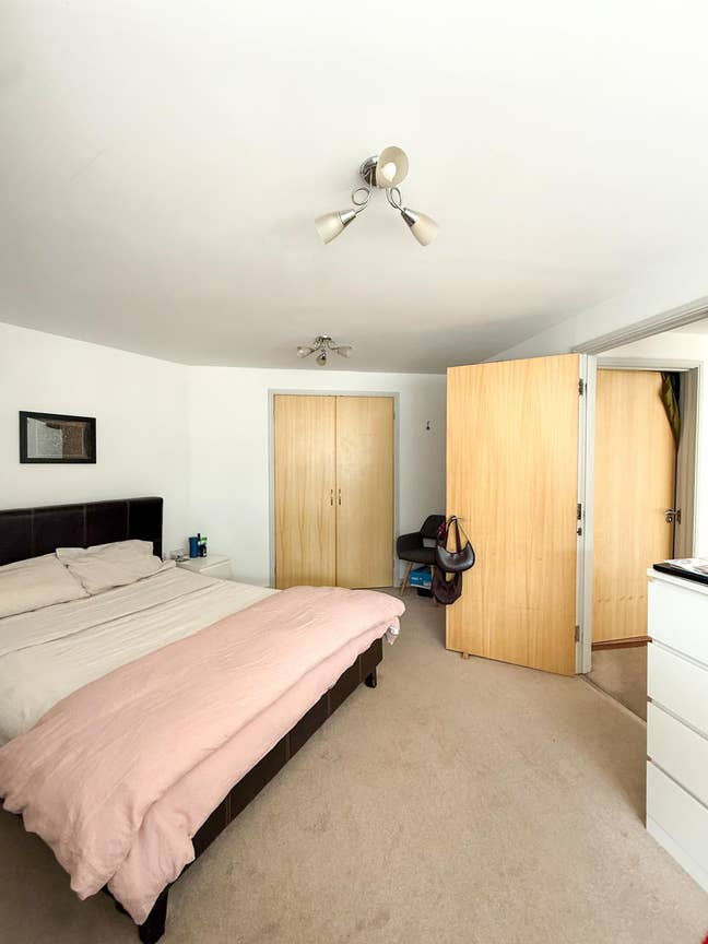 Beautiful spacious rooms with private in Highbury! Main Photo
