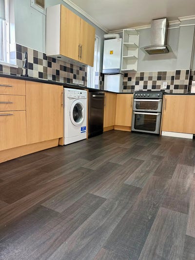 3 bedroom semi detached house for rent. Main Photo