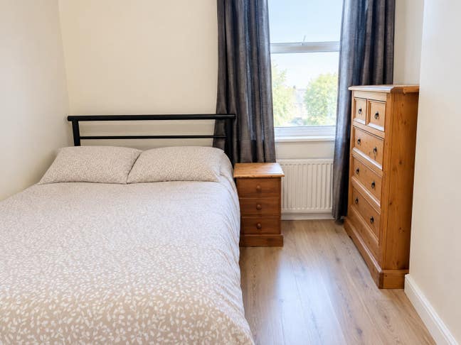 Double Room Is Available In - E13 9DA Main Photo