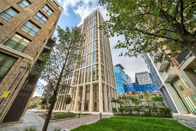 *** Luxury 2 Bedroom Flat To Rent In E1 *** Main Photo