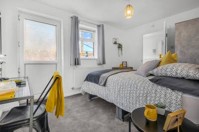 Luxury Feel, Real-Life Price Main Photo