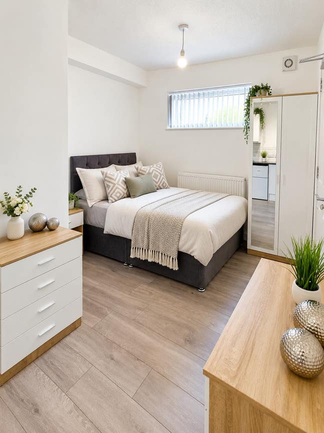 Modern En-Suite Studio Room Main Photo