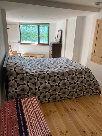 Spacious double bedroom in light unique house Main Photo