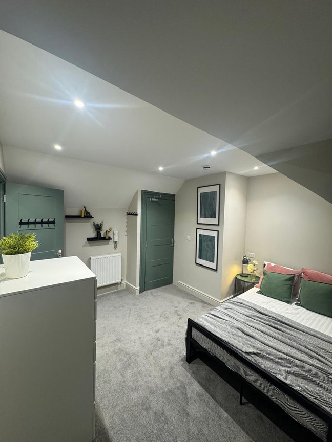 ⭐ Huge Top-Floor En-Suite | Bills inc ⭐ Main Photo