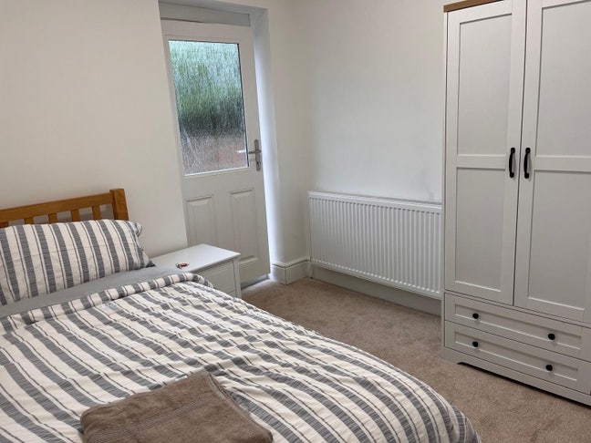 Single furnished Bedroom  Main Photo