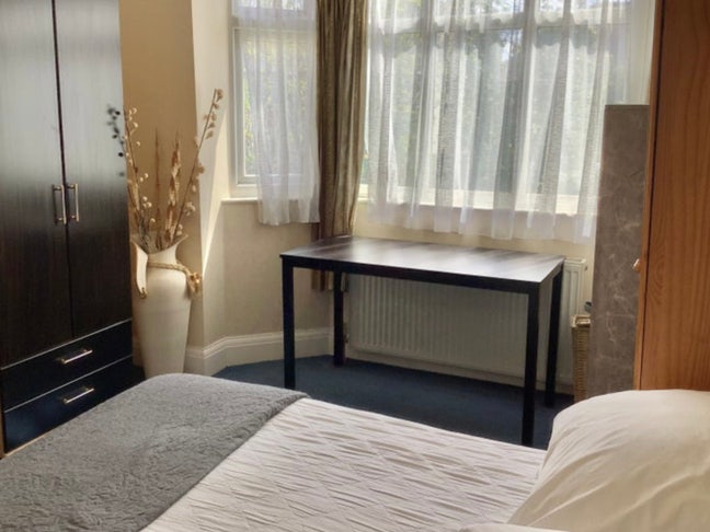 Large Sunny Room in House Share.For One person. Main Photo