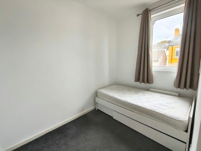 Room available in quiet house Main Photo