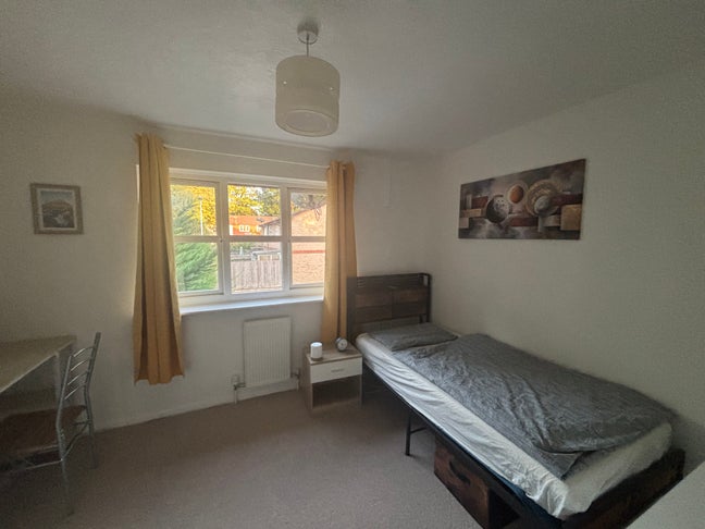 Single room in East Grinstead Main Photo