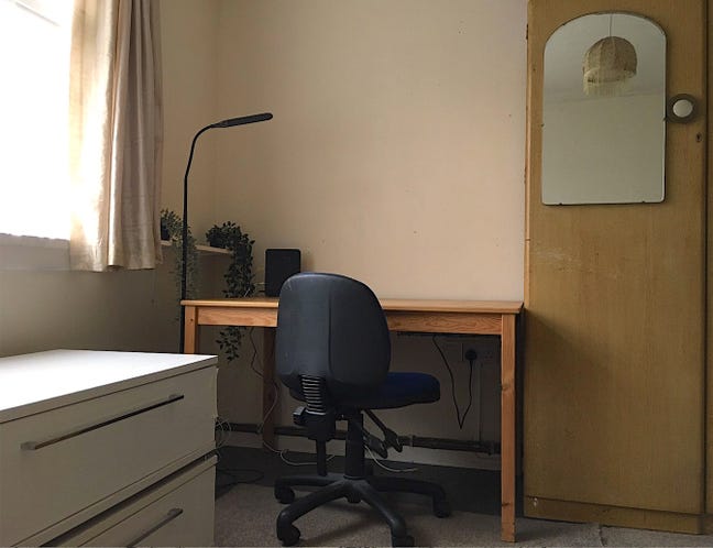 Large bedroom in ground floor flat Main Photo